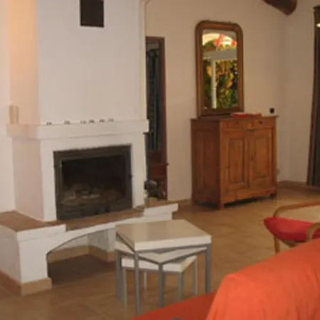 Au Domaine Des Fouques Йер